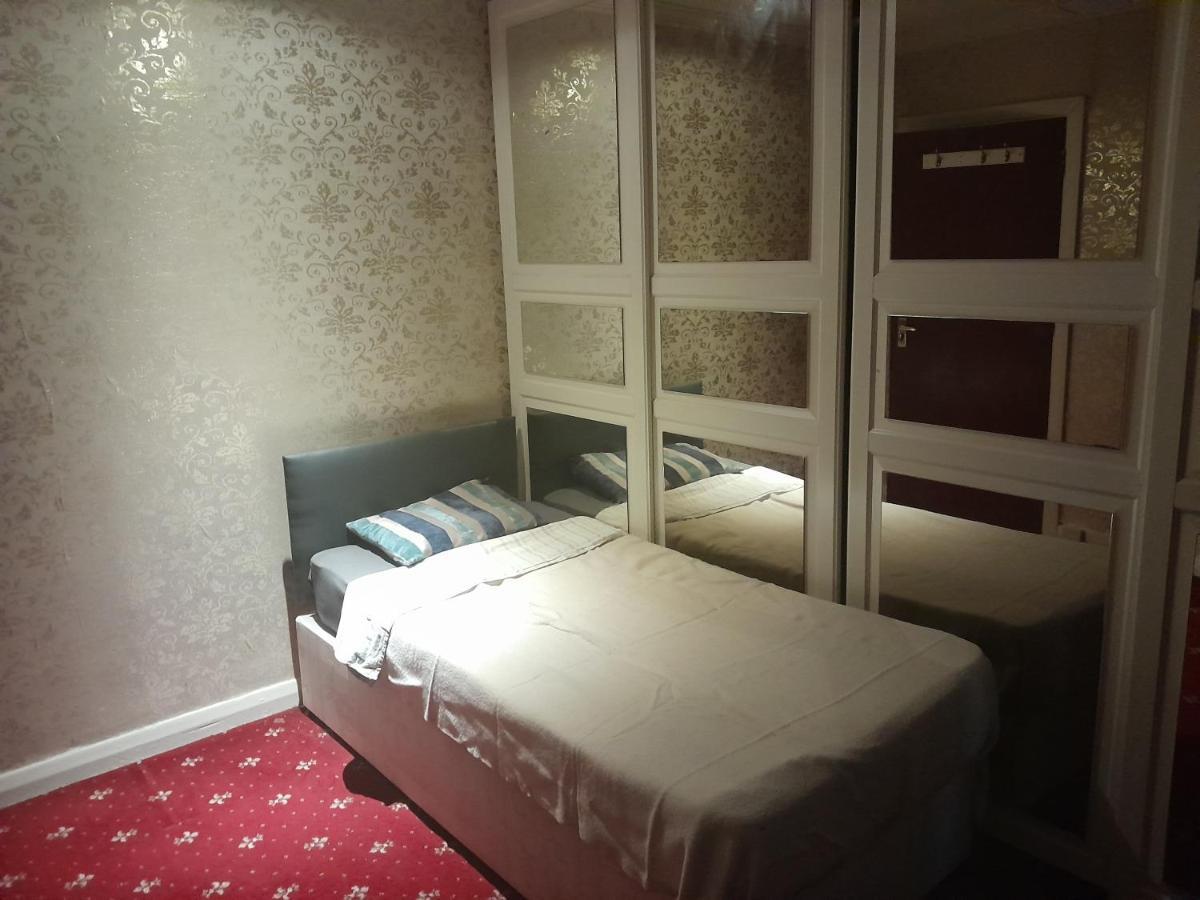 Appartamento Lovely 1-Bed Studio in Londra Esterno foto