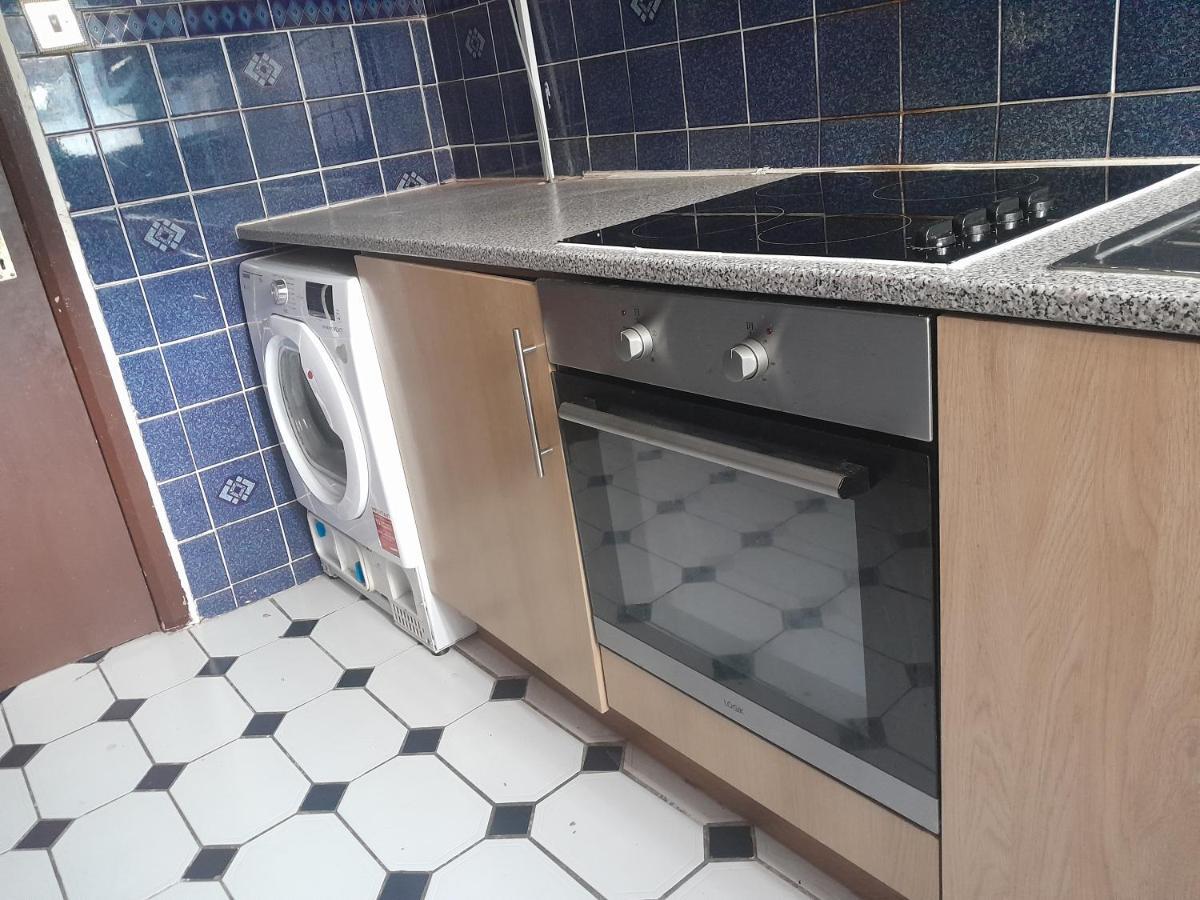 Appartamento Lovely 1-Bed Studio in Londra Esterno foto