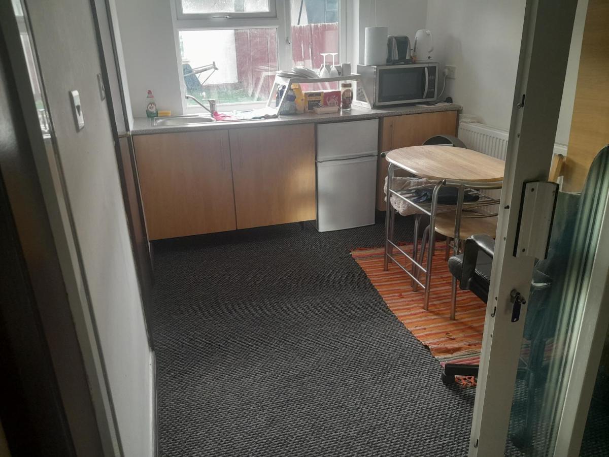 Appartamento Lovely 1-Bed Studio in Londra Esterno foto
